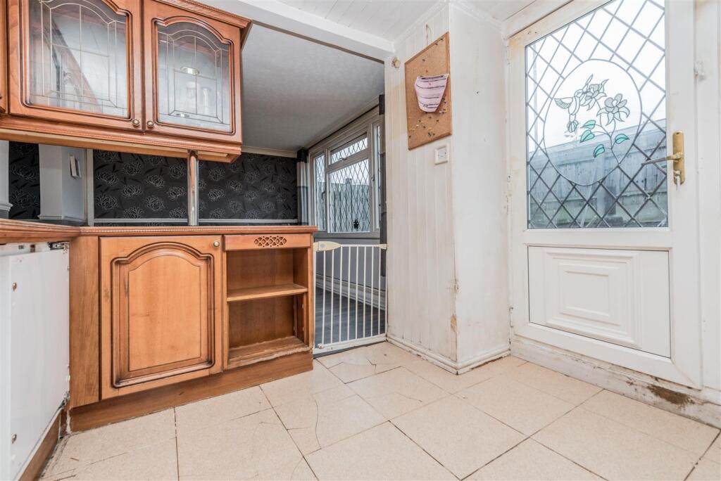 Fitted Dining Kitchen: