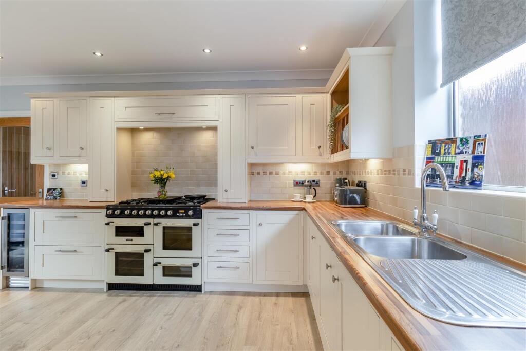 8640908-interior02.jpg
