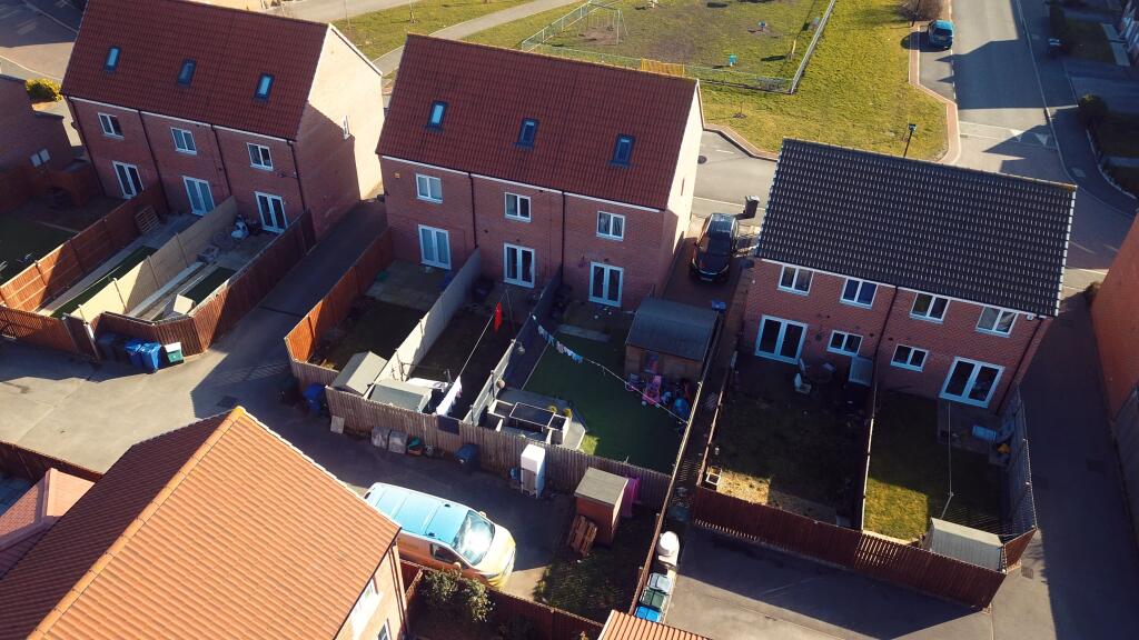 REAR GARDEN DRONE SH