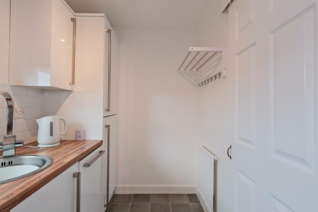 026-16 Hemmingen Court Carluke, ML8 5LX.jpg