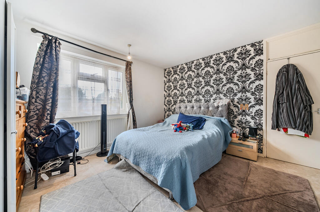 1373200-3-68ff84f...