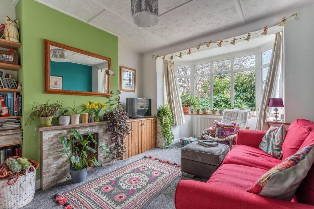 Sharpthorne Crescent-1.jpg
