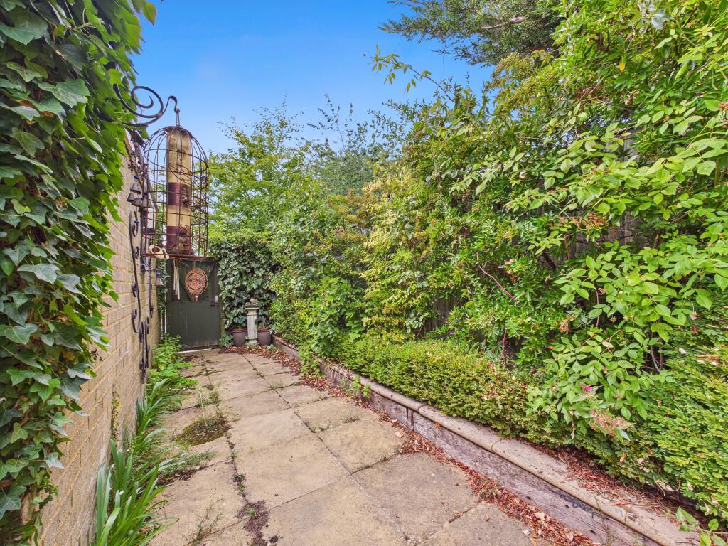 CAM01354G0-PR0566-STILL004