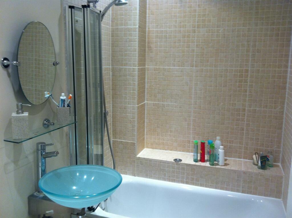 Bathroom 4.jpg