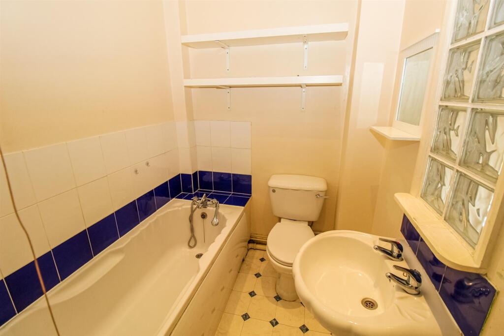 BATHROOM/W.C.