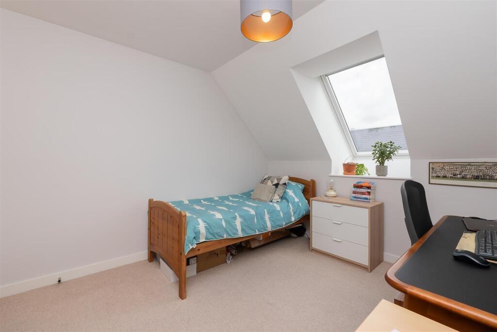 A neat and bright single bedroom featuring a co...