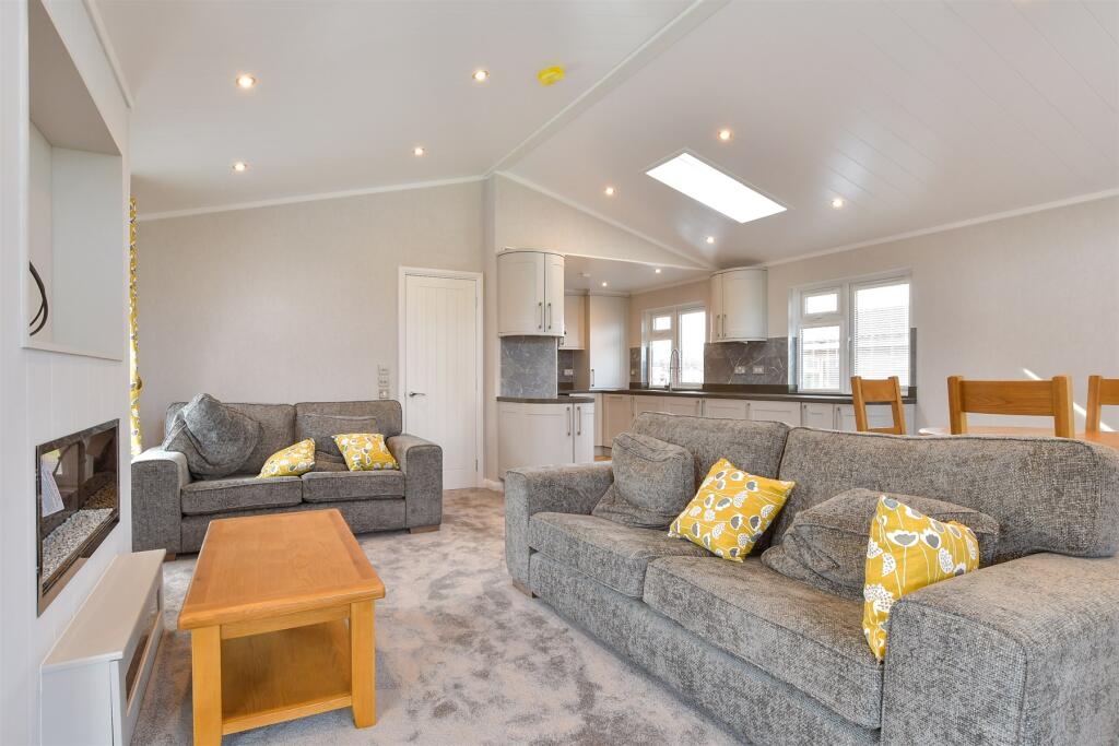 Kitchen/Lounge/ Dining Area