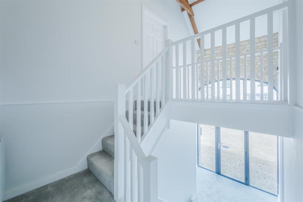 HIGH VAULTED ENTRANCE