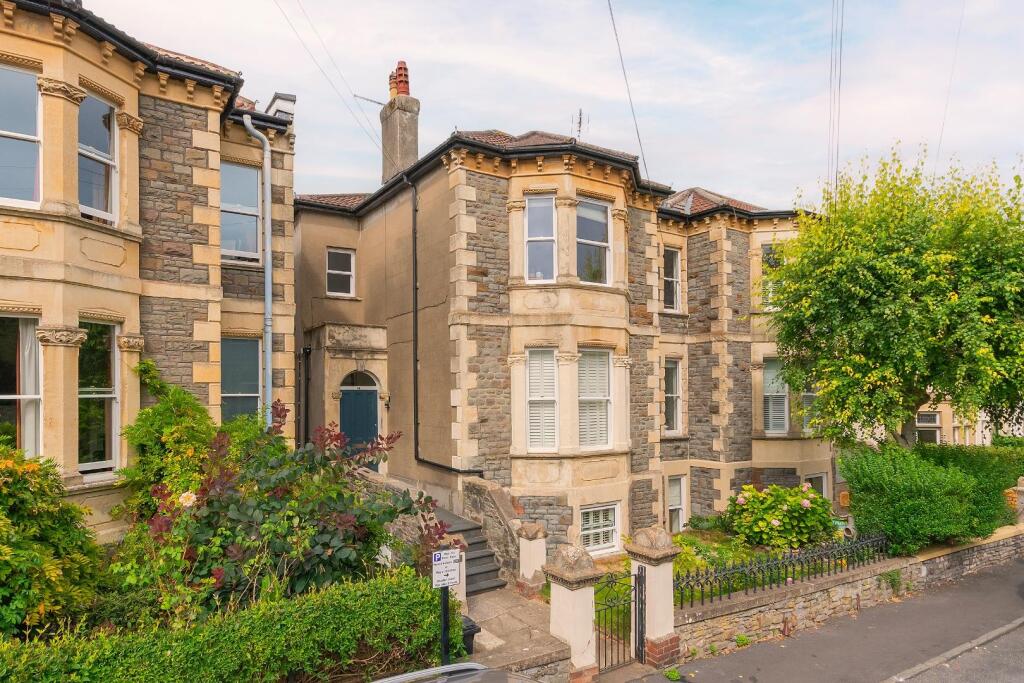 G3F5WRCM - External K.jpg