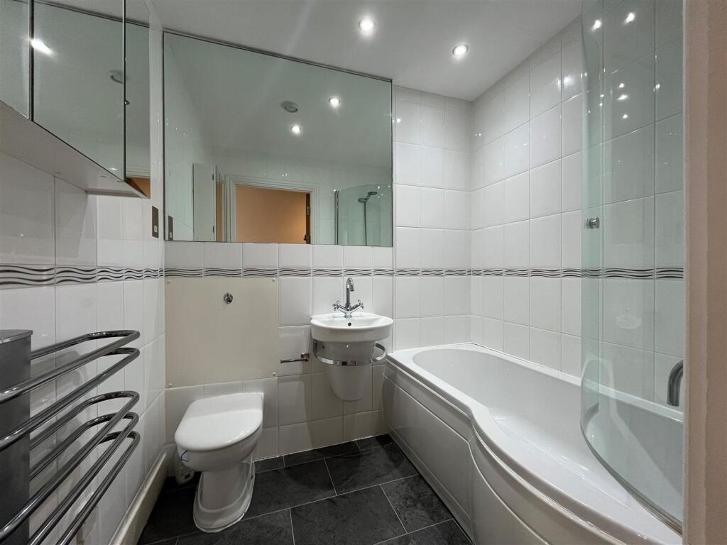 Bathroom - 1.jpg