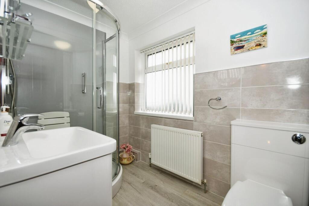 SHOWER ROOM.jpg