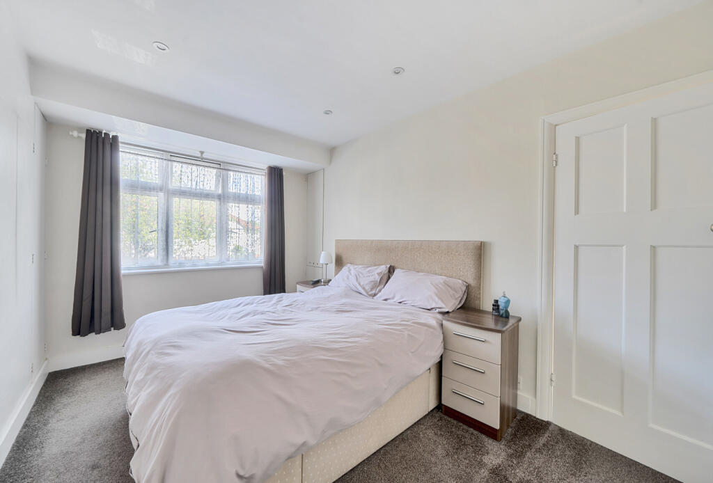 1343733-20-68b0ac...