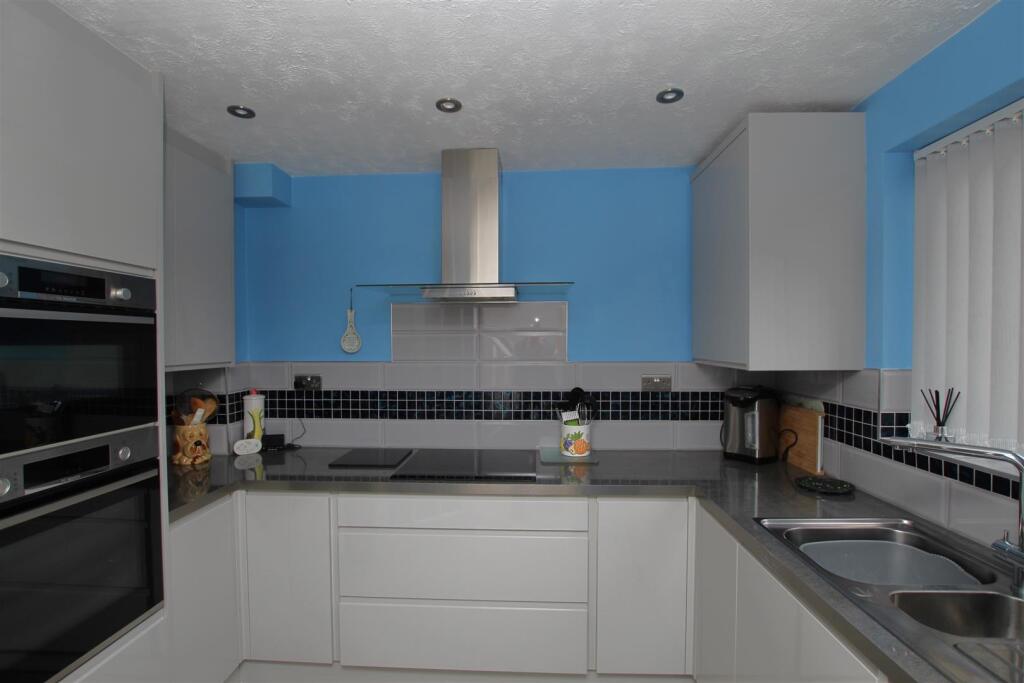 Kitchen - b.JPG