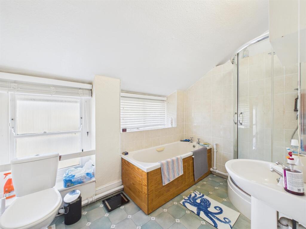 6 - Manor Park Redlenad.jpg