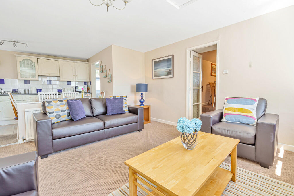 Studio Flat - Liv...