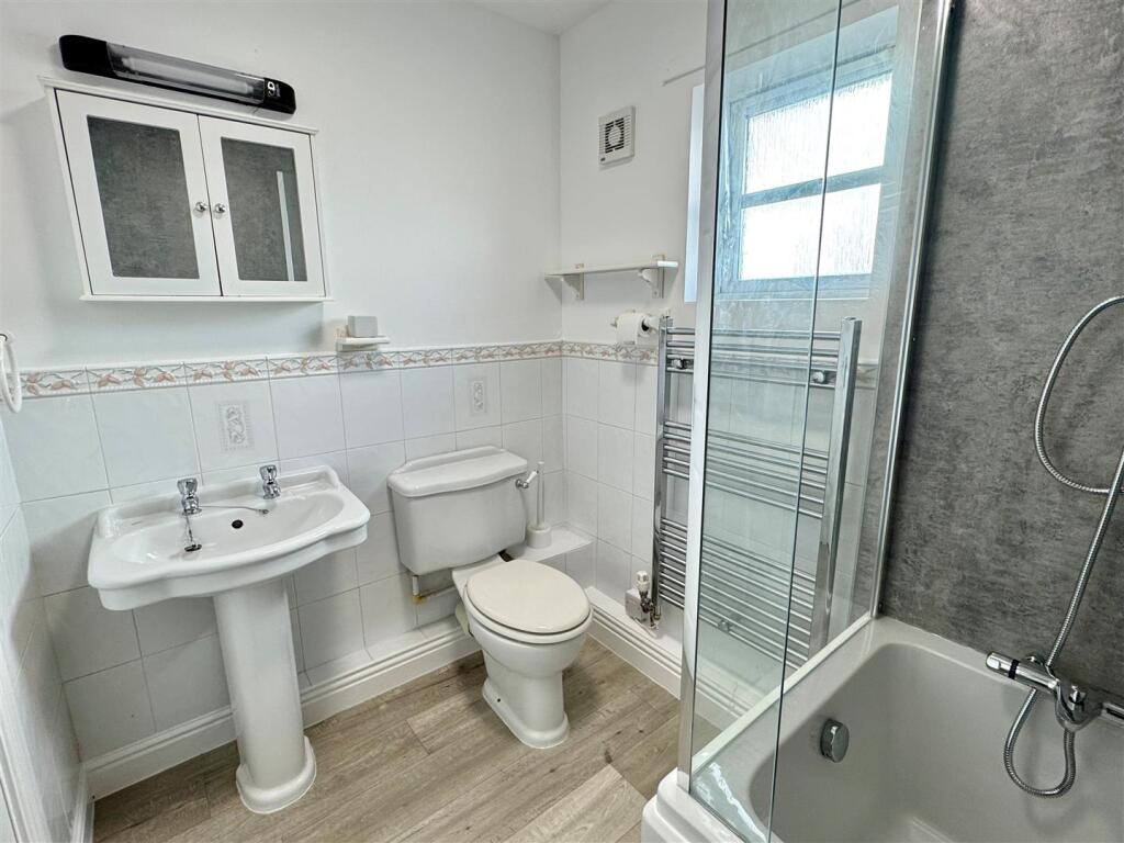 123 Penmere Drive Bathroom