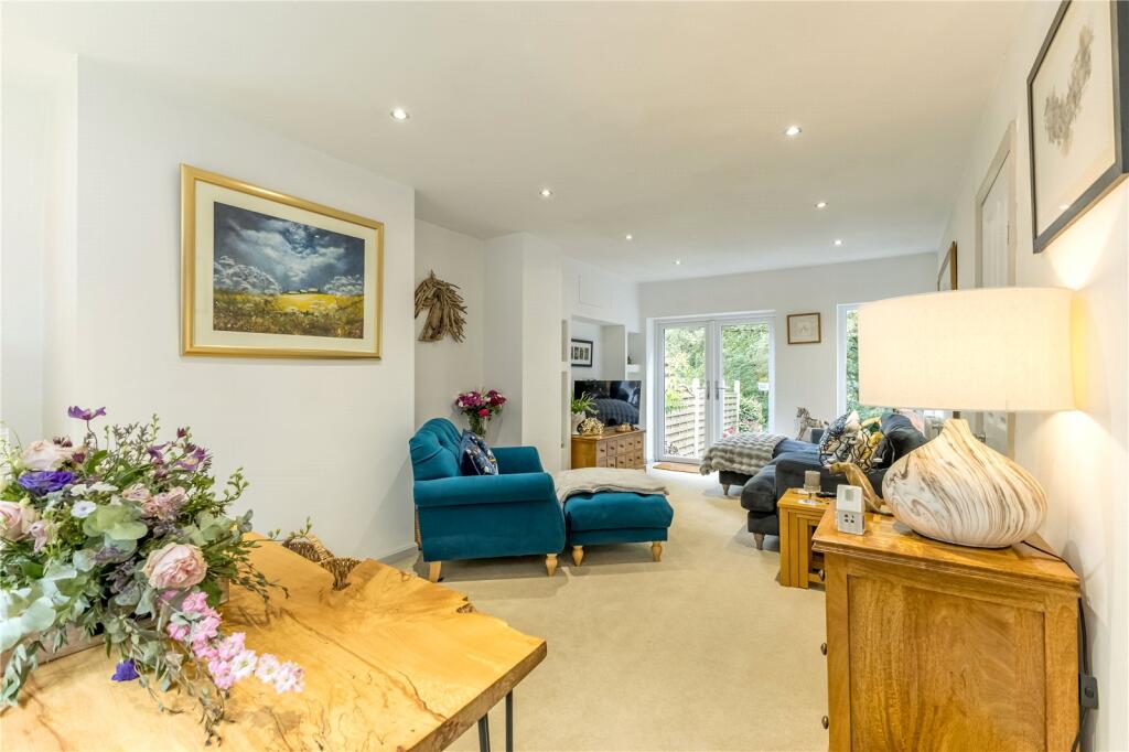 Lounge / Dining