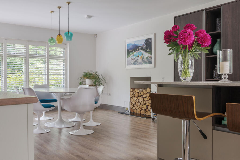 1305422-18-684729...