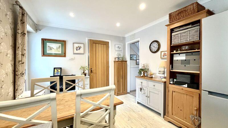 Kitchen Dining Area