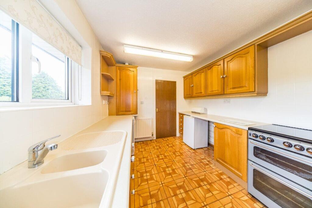 16 Tern Way kitchen 2.jpg