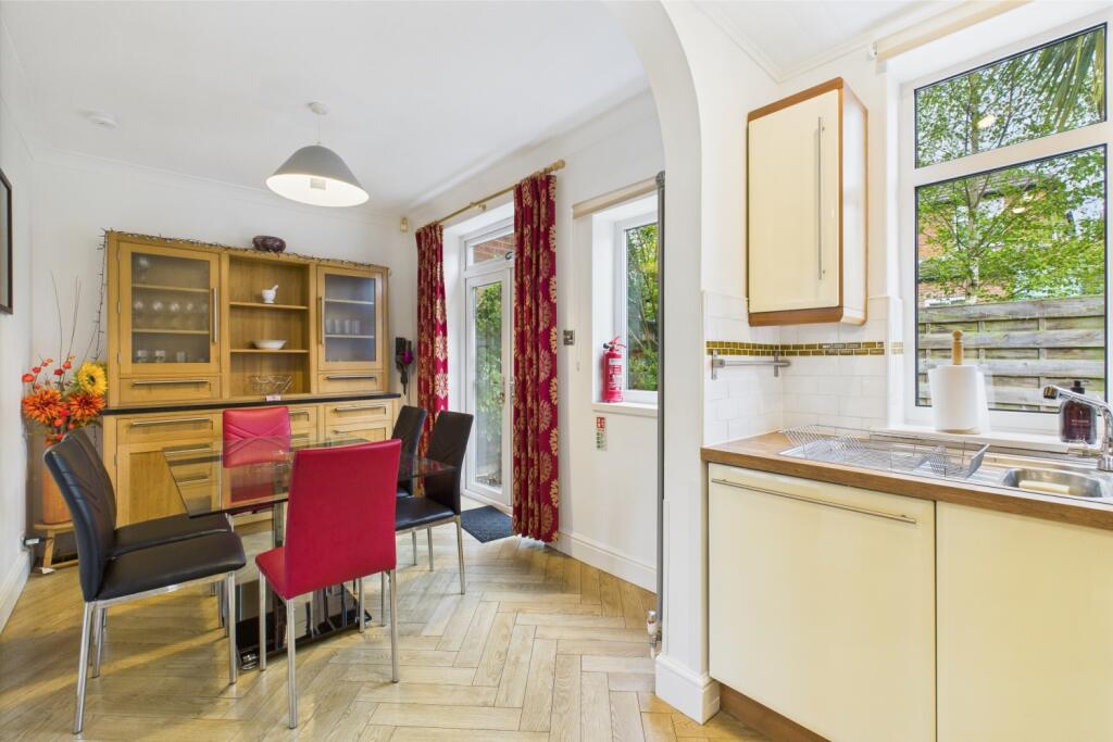 CAM03162G0-PR0250-STILL009