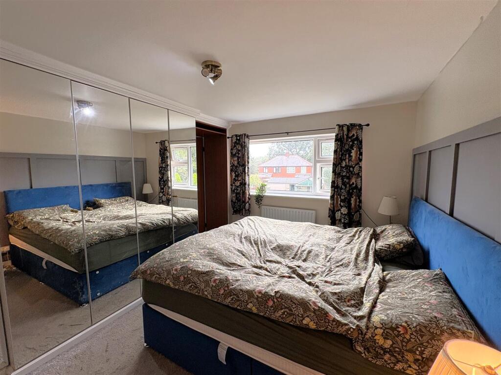 Bed1.jpg