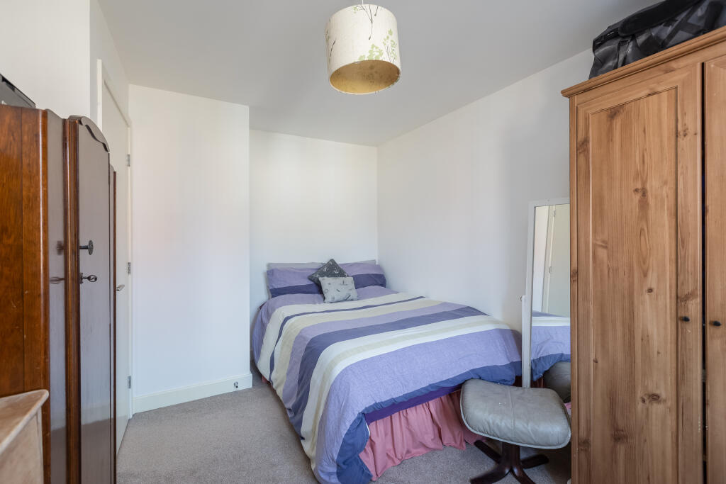 Holly Drive 12 Bedroom 3-2