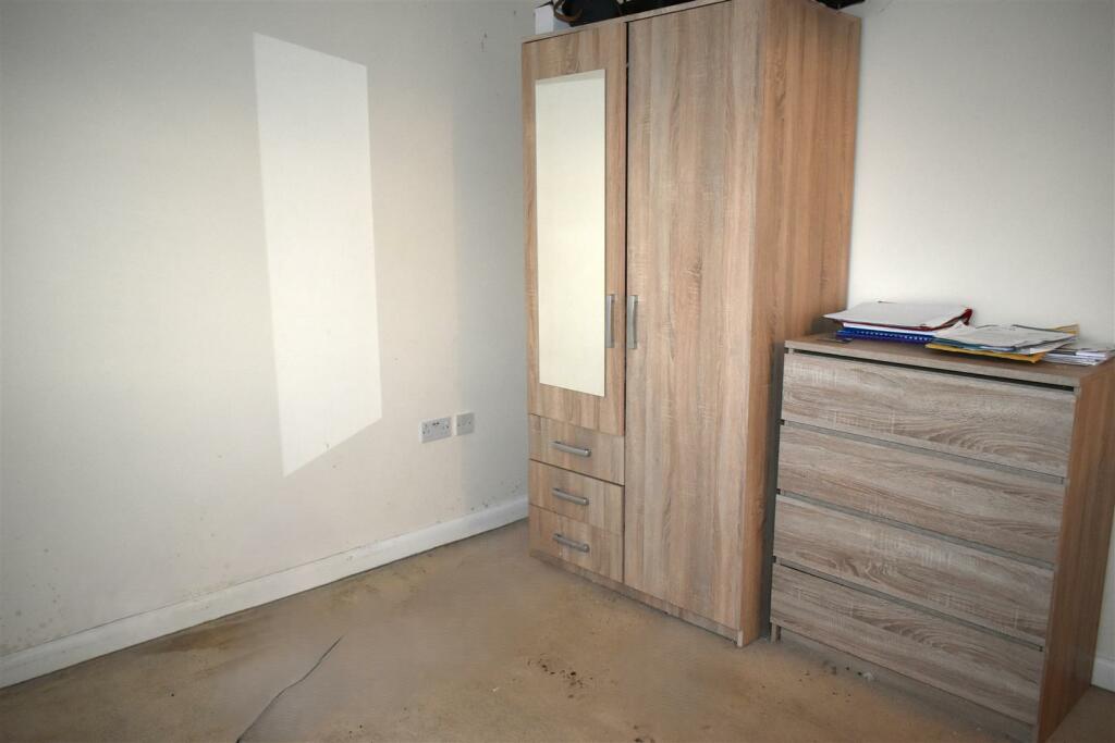 master bedroom a.JPG