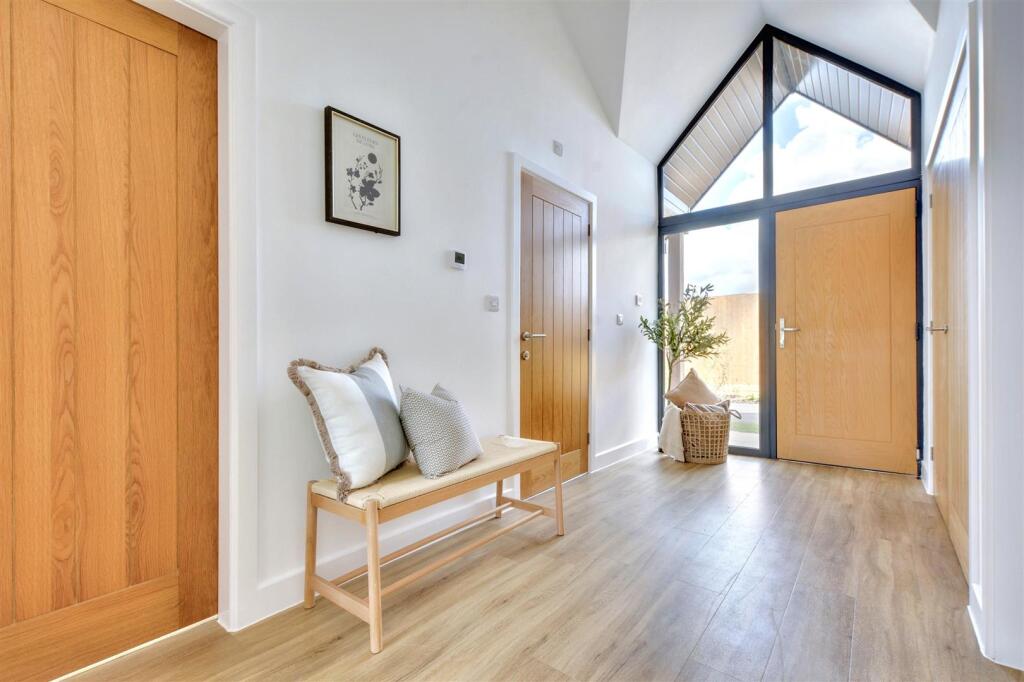 Entrance Hall_2.jpeg