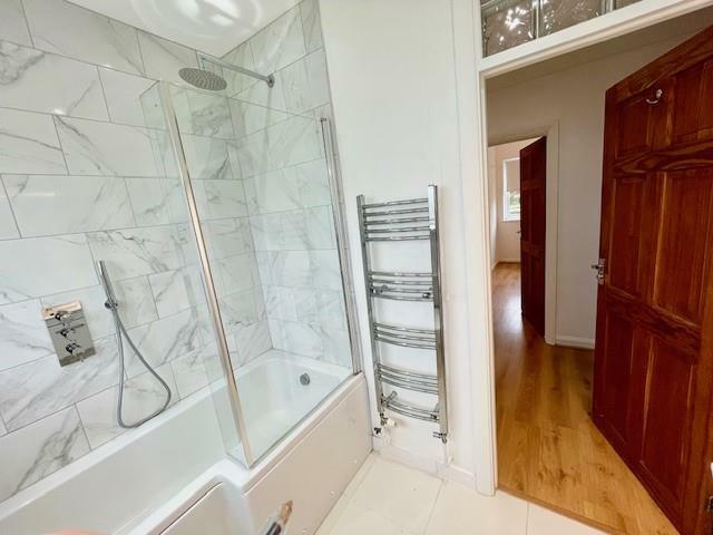 Hillcrest Court bath 2.jpg