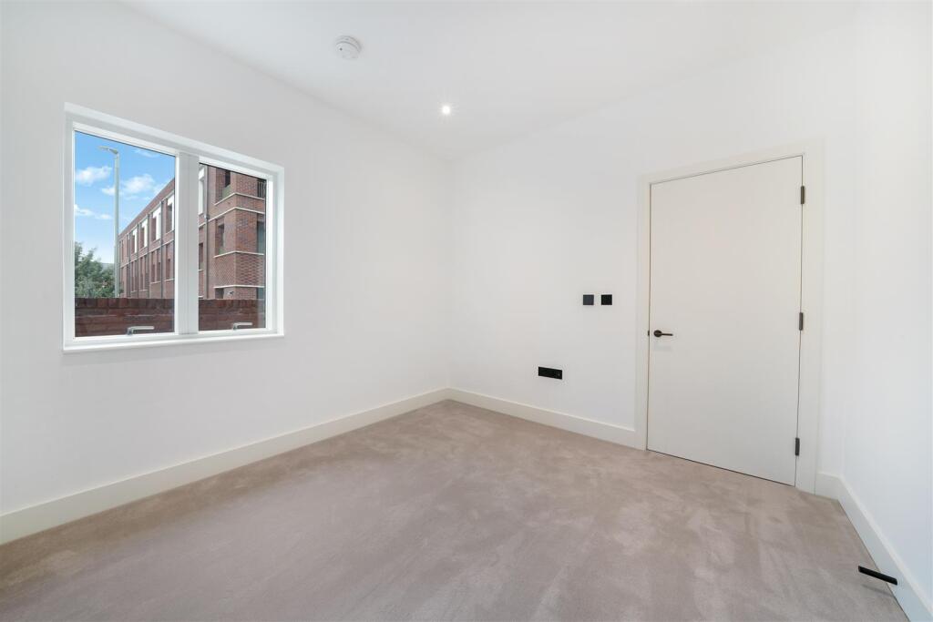 2 Viridis Apartments, 1 Monarch Square - 7pS8izh44