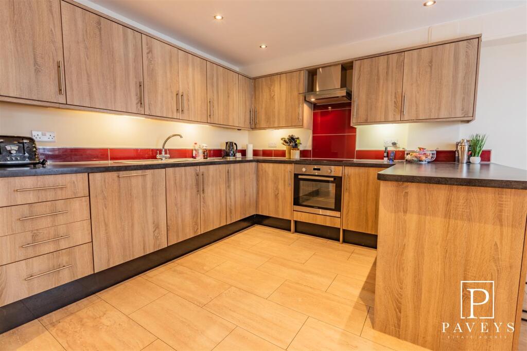 KITCHEN DINER FAMILY ROOM