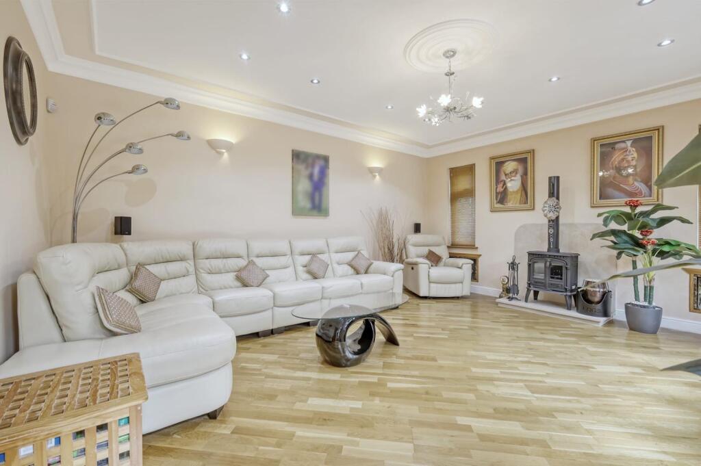 WhatsApp Image 2025-01-29 at 10.47.38-38.jpeg