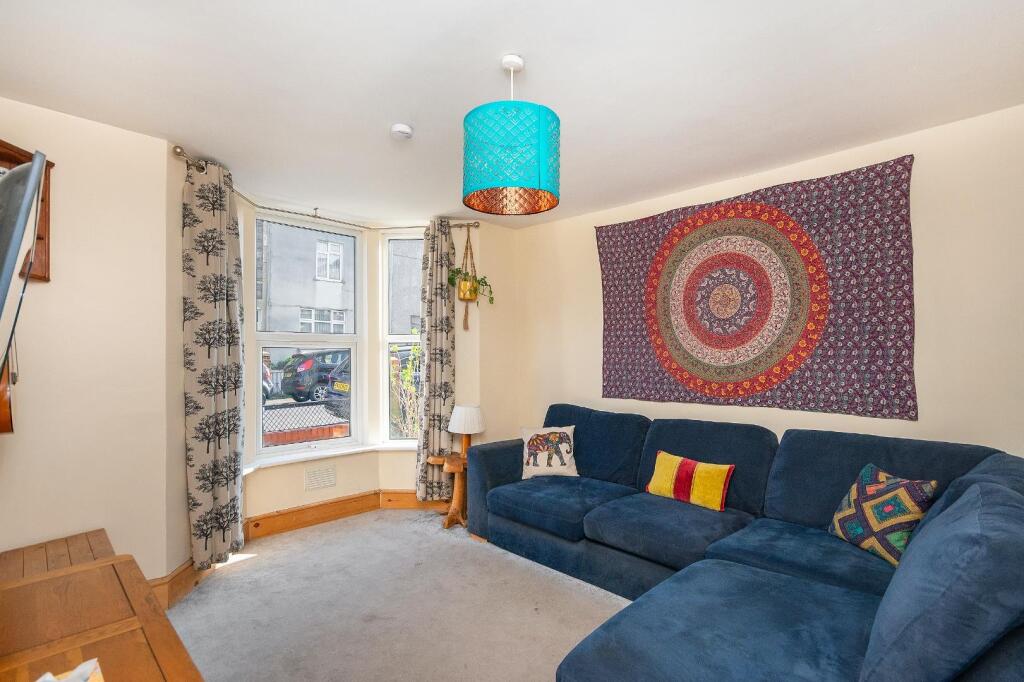 0B5SEE - Living Room C.jpg