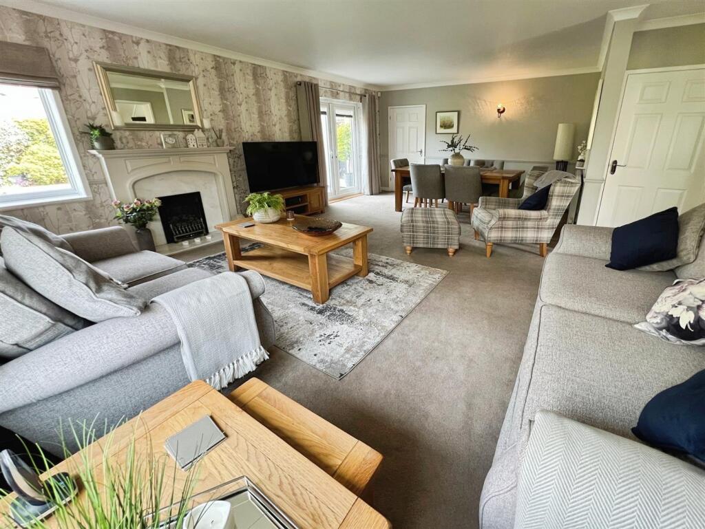 Living &amp; Dining Room