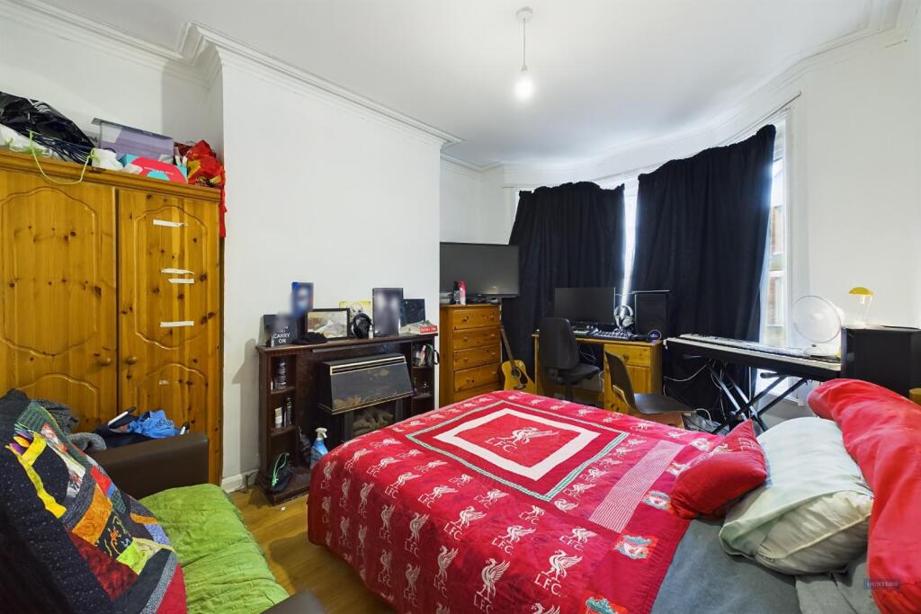 CAM01745G0-PR0038-STILL001.jpg