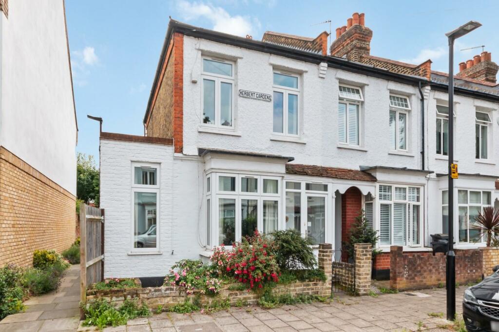 5 Herbert Gardens Ph13.jpg