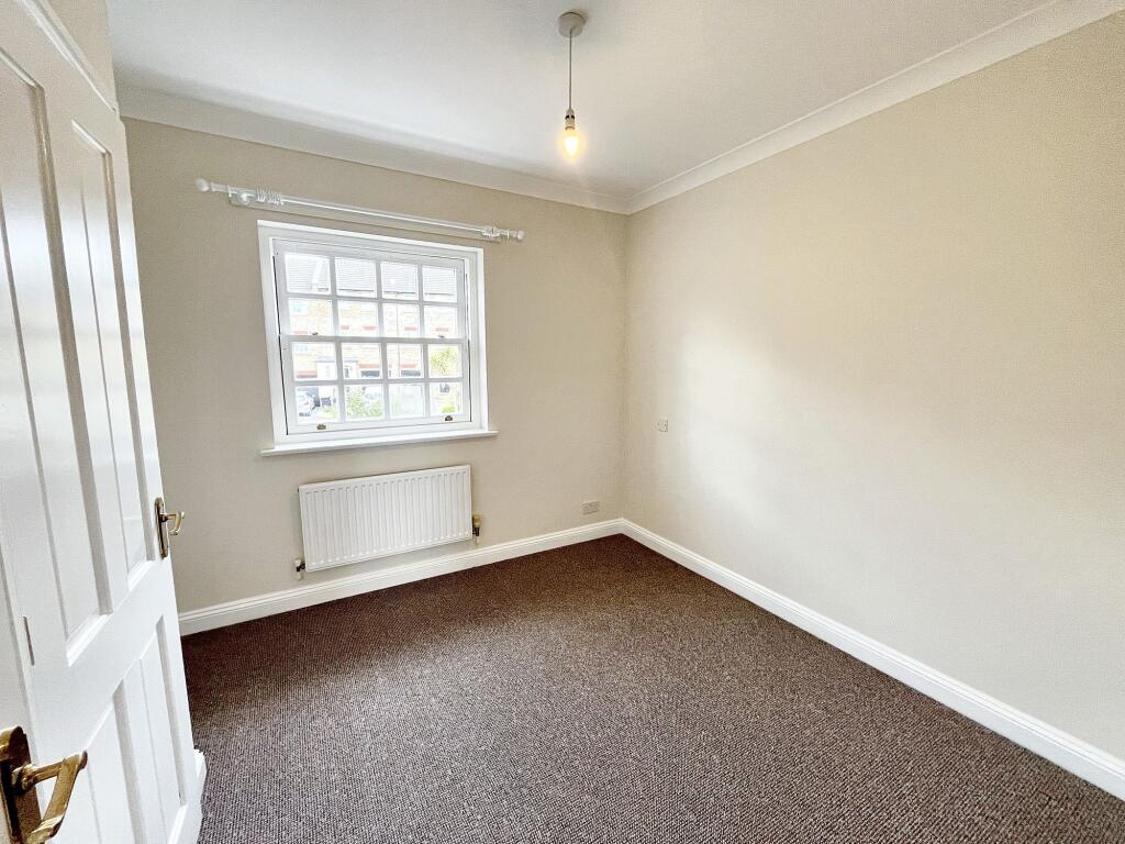 Double bedroom to the fron