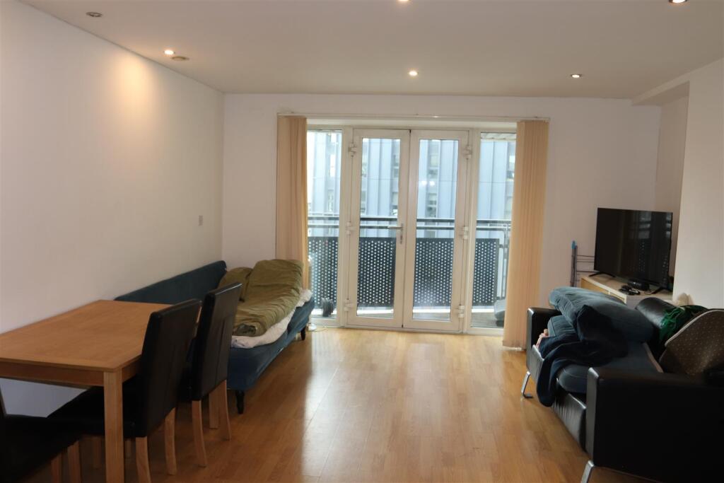 Lounge/Dining/Kitchen