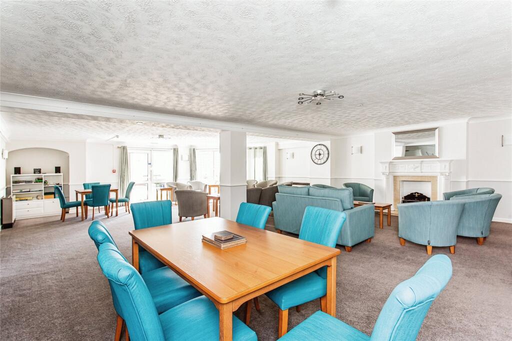 COMMUNAL LOUNGE