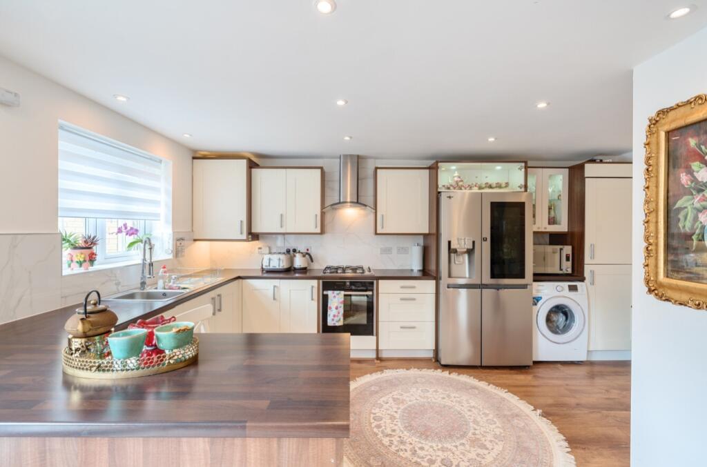 1304038-16-6841afbde91a0