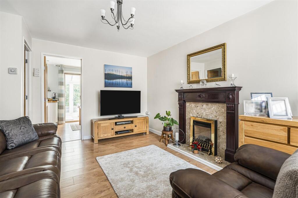 13 Grenadier Road