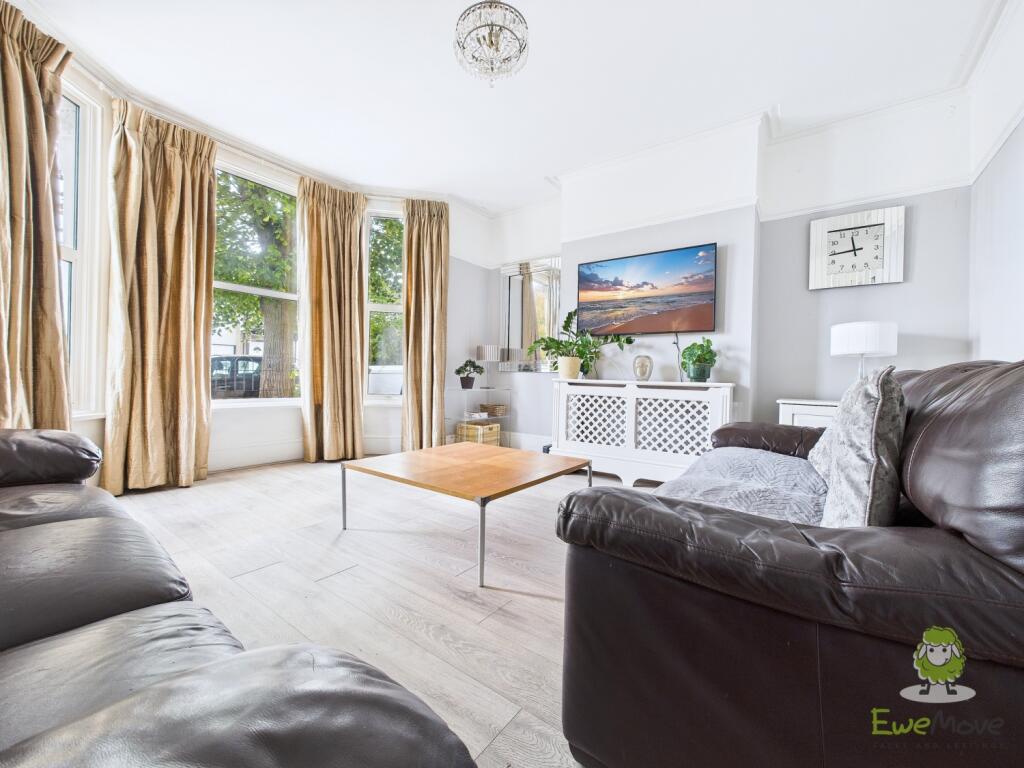 CAM01543G0-PR0161-STILL005