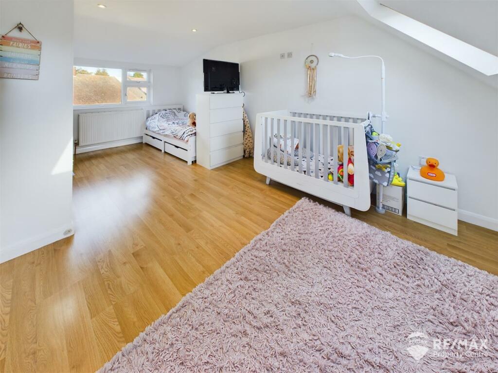 Bedroom 1.jpg