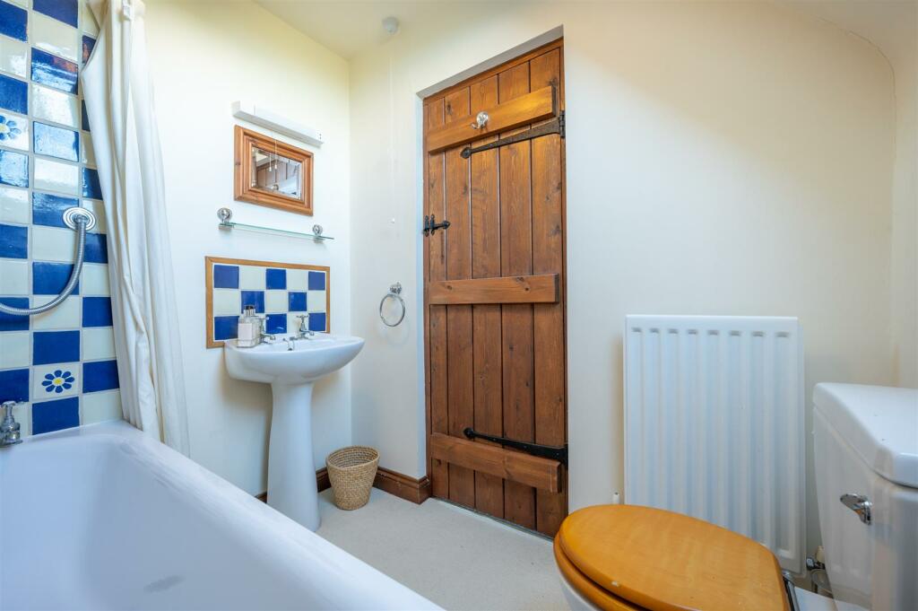 En-Suite Bathroom (Bedroom Four)