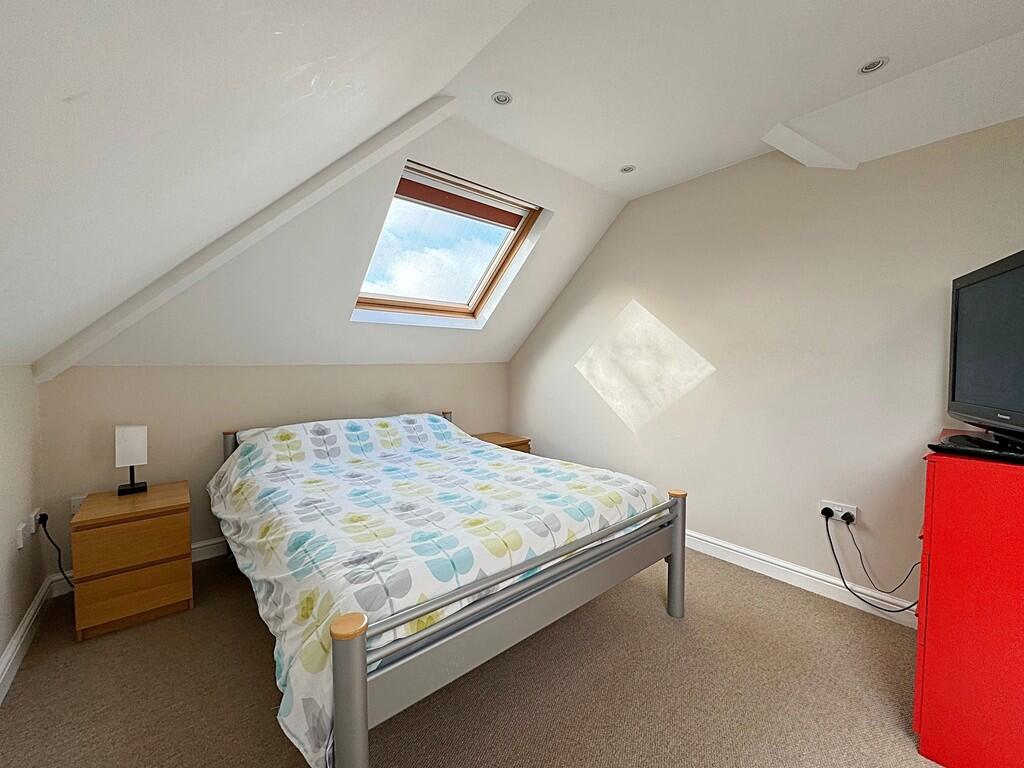 Master Bedroom Ar...