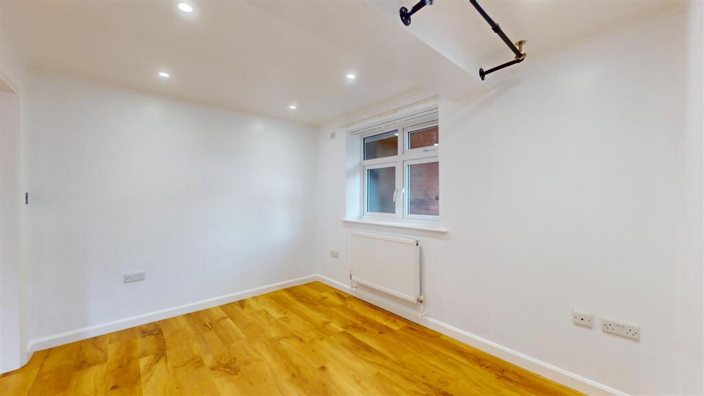 Reception/Bedroom 4