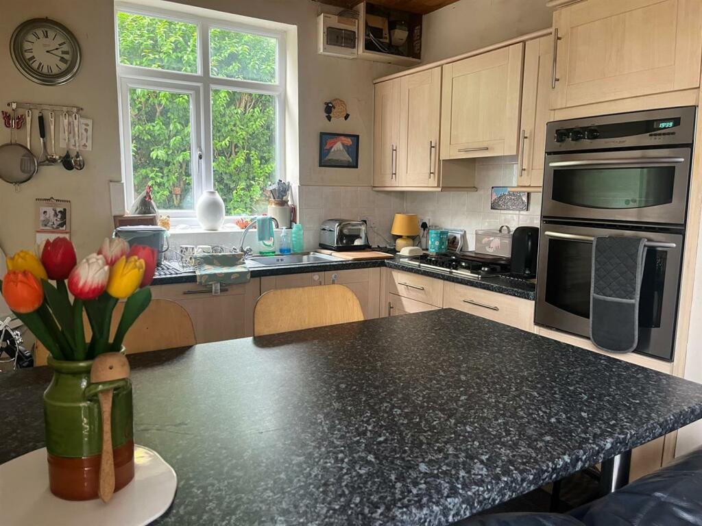 LIVING ROOM/KITCHEN