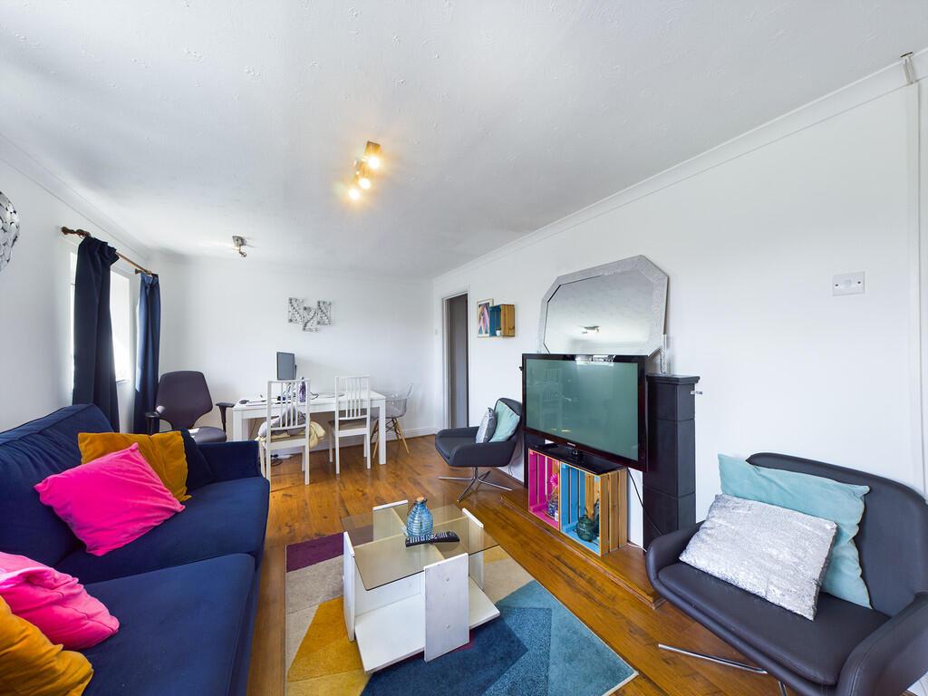 CAM00195P1-PR0136...