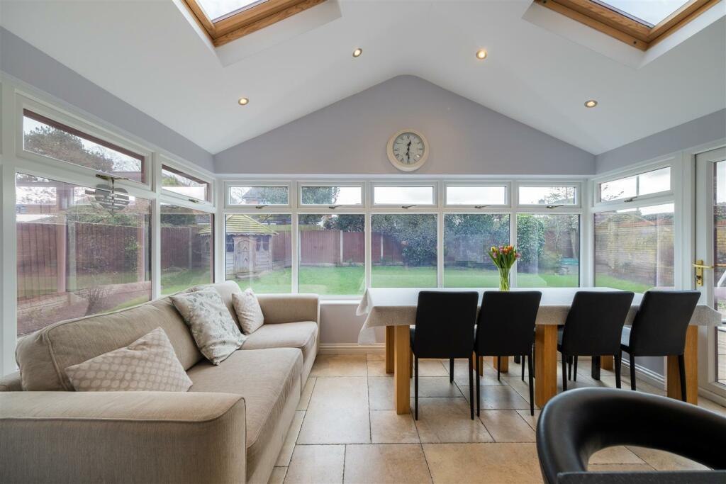 2 Barnside Way-004.jpg